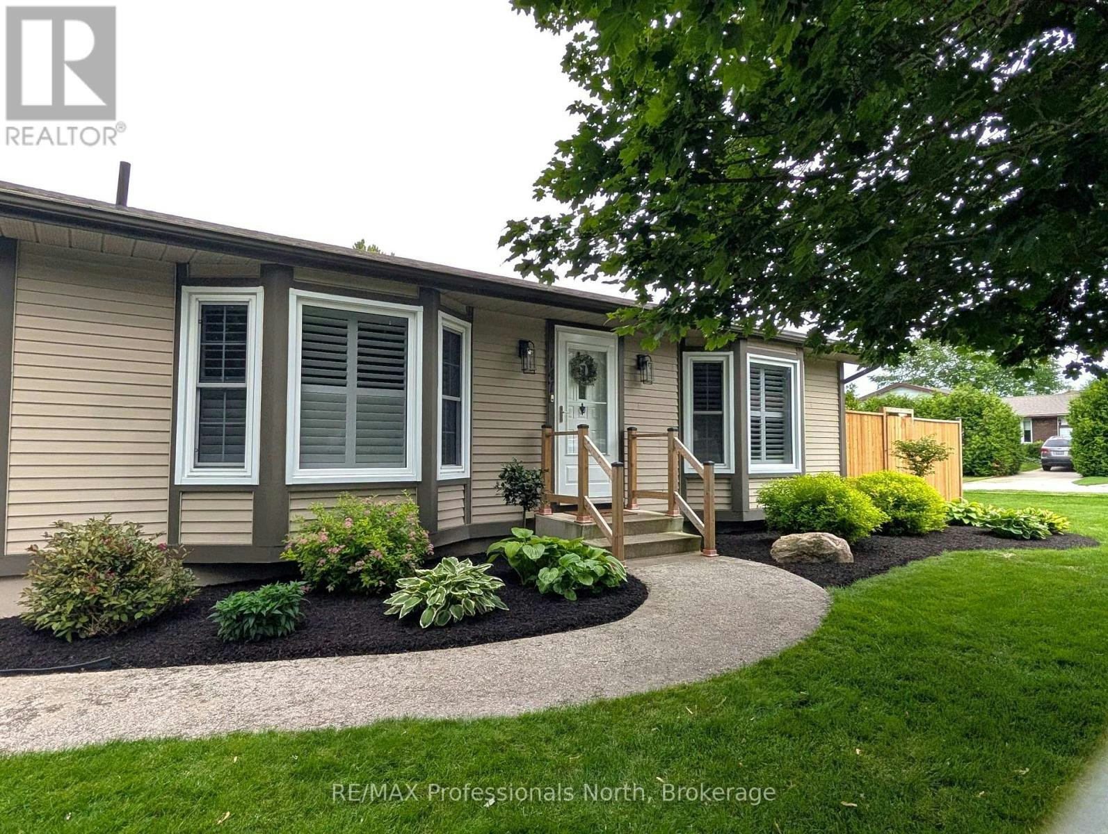 147 15th Ave Close, Hanover, ON, N4N 3P8