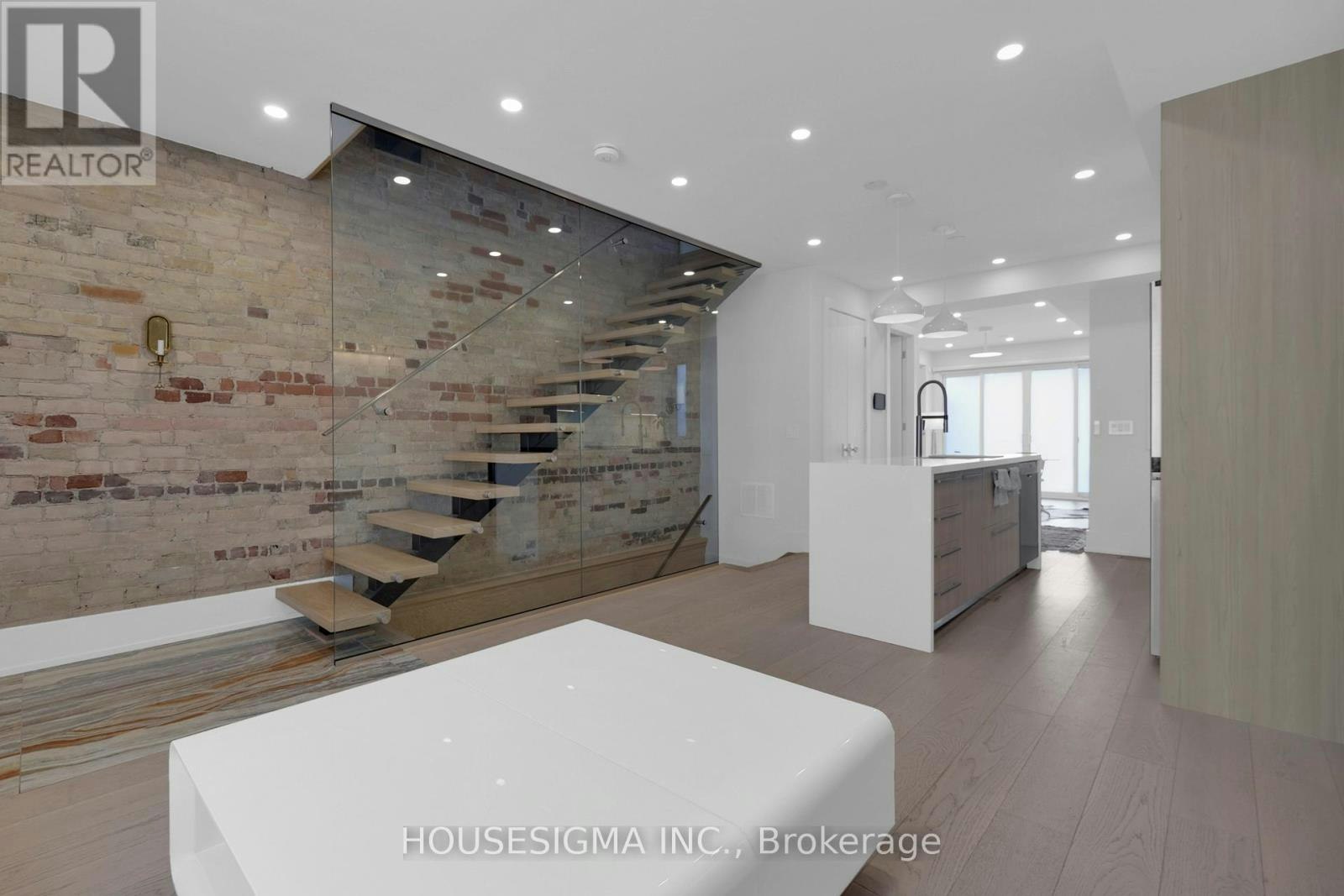 MAIN-274 Roxton Road, Toronto, ON, M6G 3P9