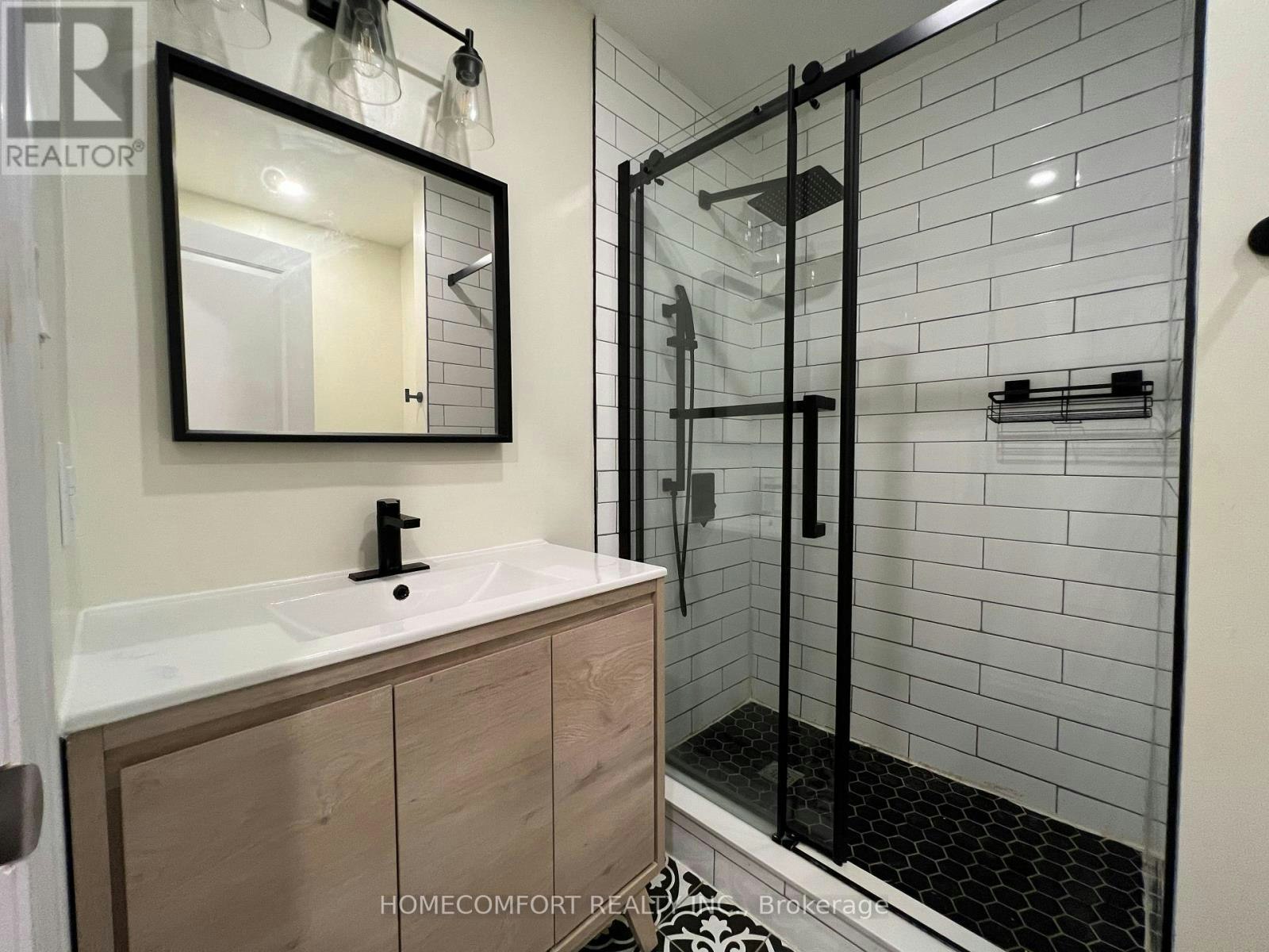 32 Eaglewing (Main Court, Toronto, ON, M1E 4M1 - 9