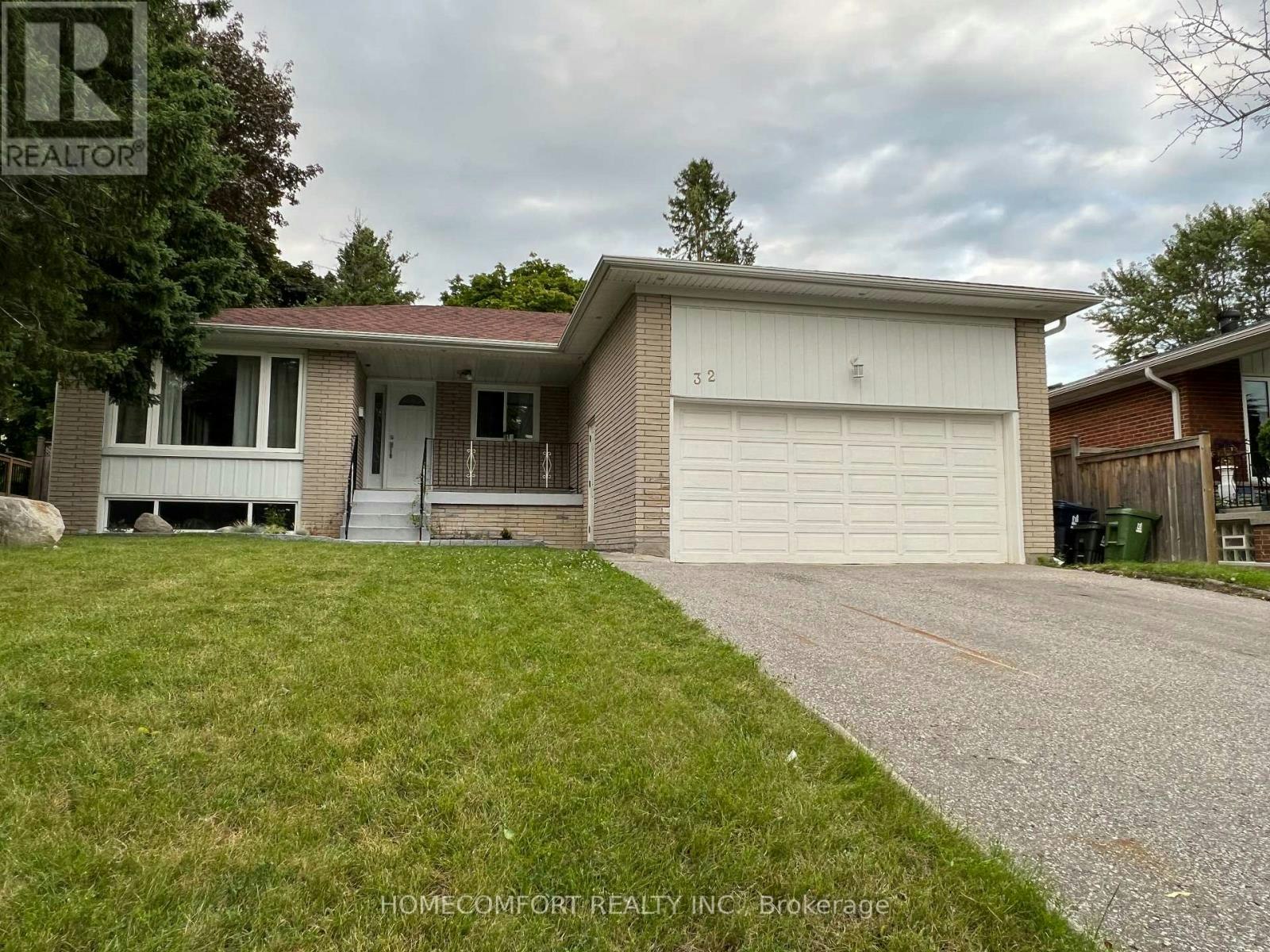 32 Eaglewing (Main Court, Toronto, ON, M1E 4M1