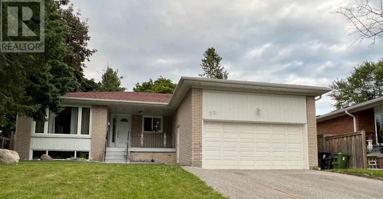 32 Eaglewing (Main Court, Toronto, ON, M1E 4M1