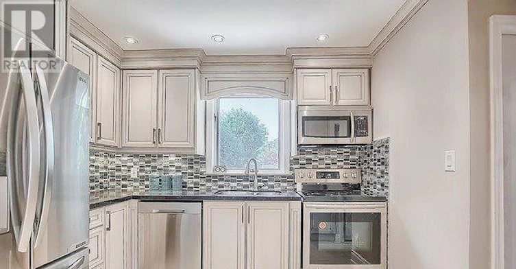 MAIN-43 Boothbay Crescent, Newmarket, ON, L3Y 1Y6 - 7