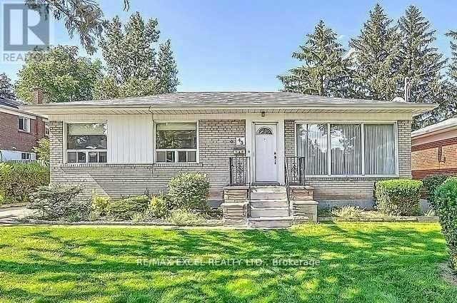MAIN-43 Boothbay Crescent, Newmarket, ON, L3Y 1Y6
