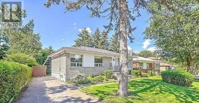 MAIN-43 Boothbay Crescent, Newmarket, ON, L3Y 1Y6 - 2