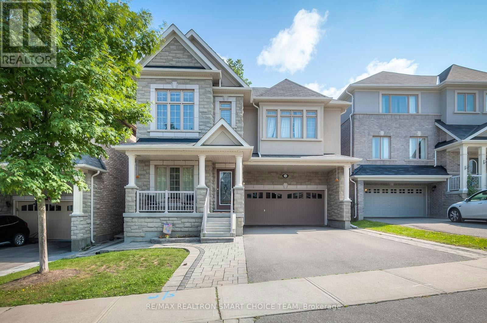BSMT-243 Gord Clelland Gate, Newmarket, ON, L3X 0G1