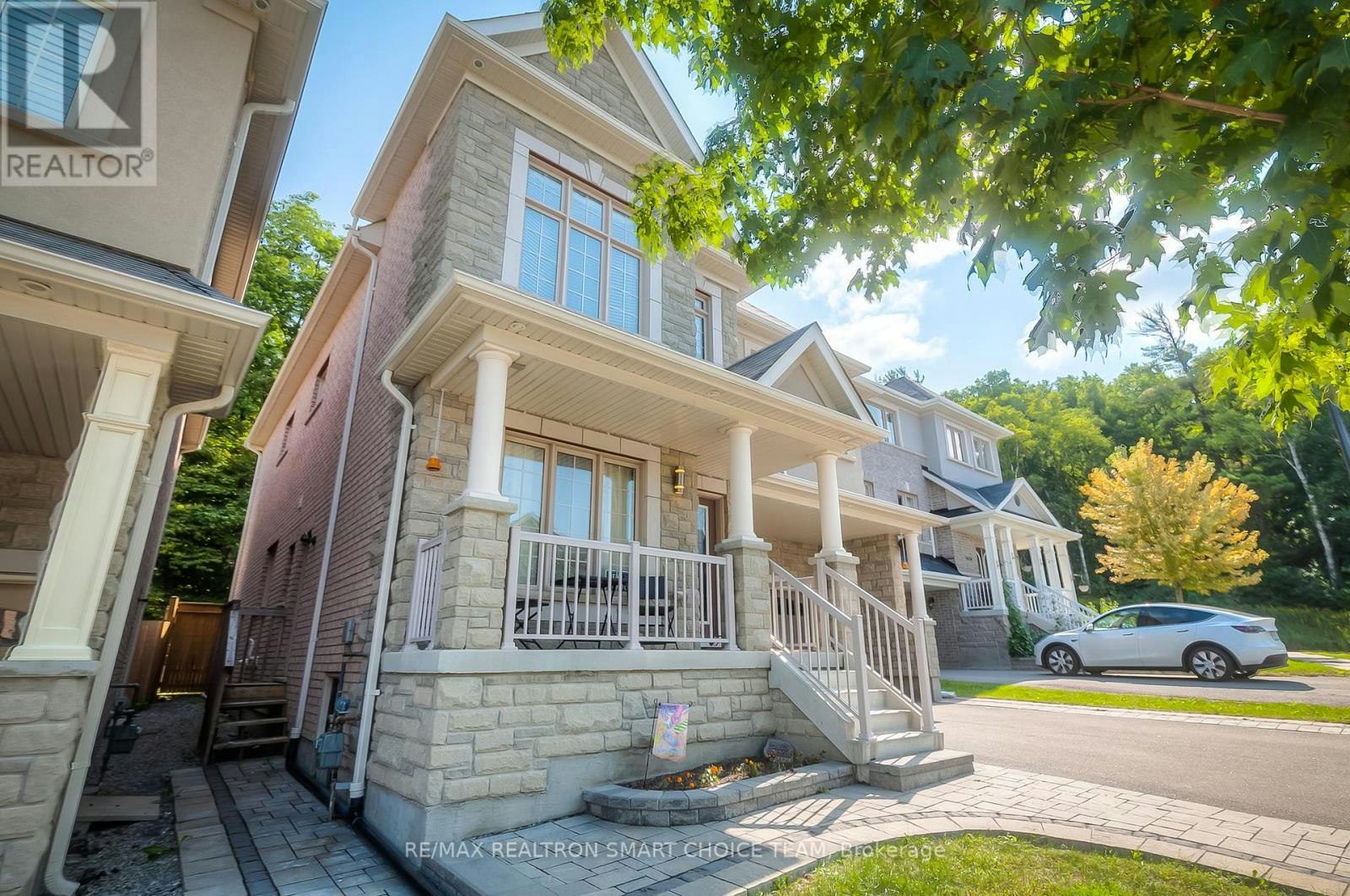 BSMT-243 Gord Clelland Gate, Newmarket, ON, L3X 0G1 - 3
