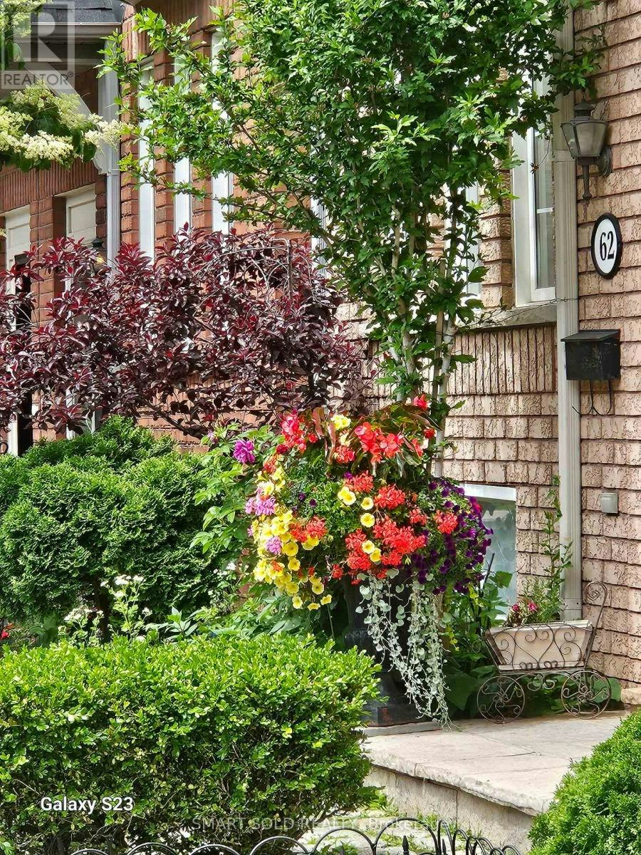 76 Viella Street, Toronto, ON, M6N 5C8