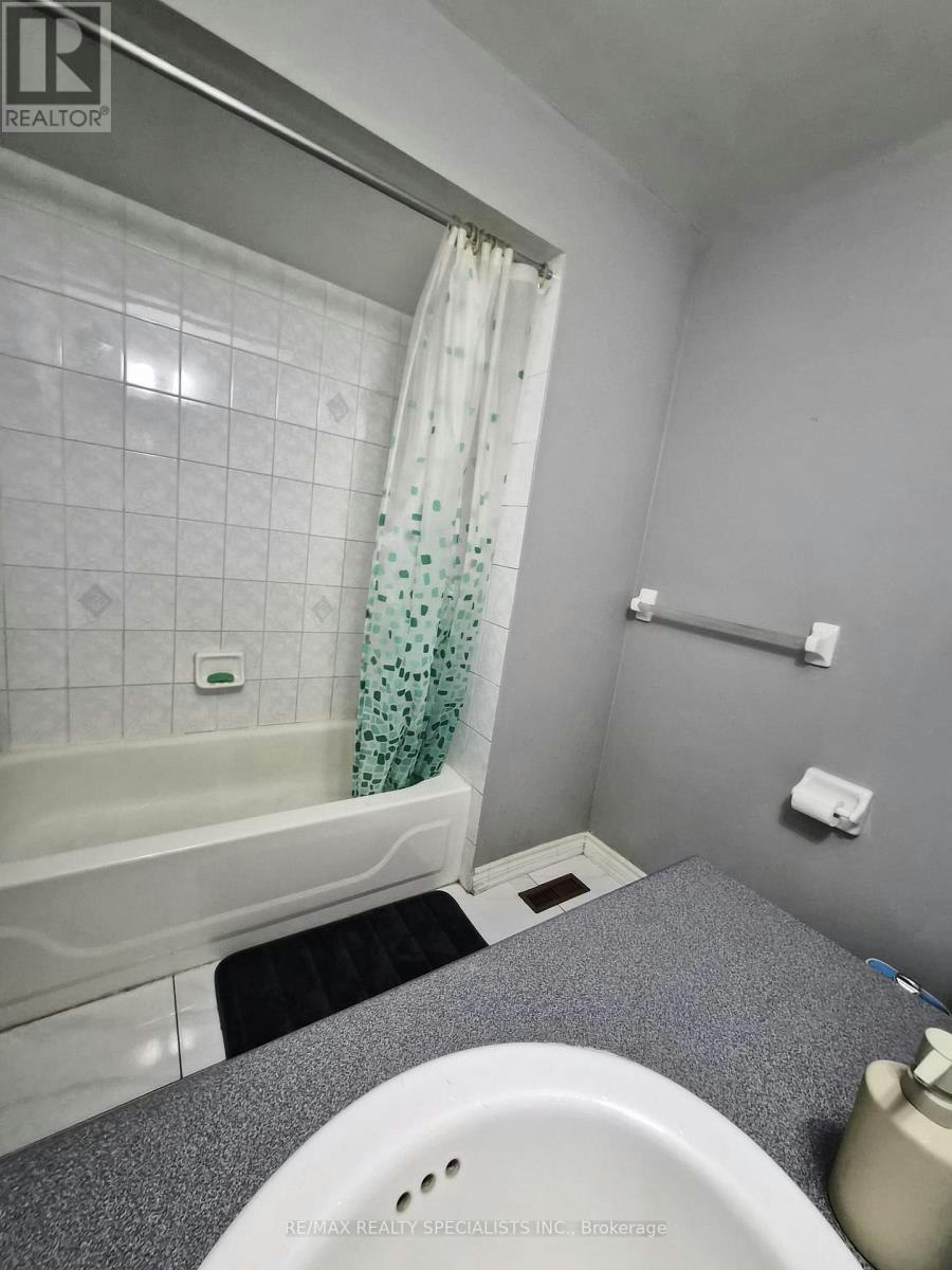 22 Streamside Lane, Brampton, ON, L6R 2A9 - 21