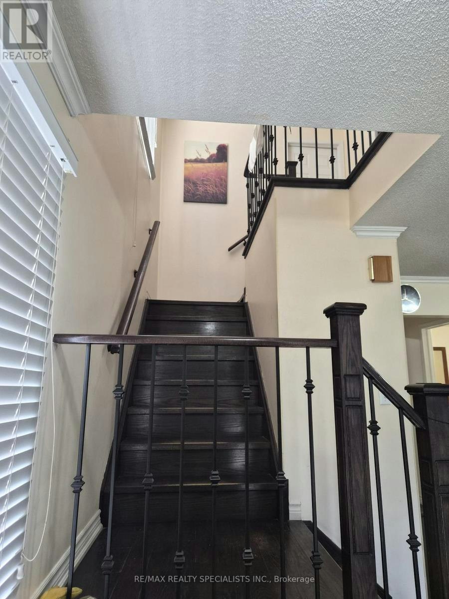 22 Streamside Lane, Brampton, ON, L6R 2A9 - 7