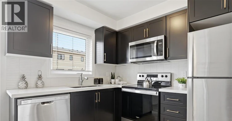 32 Radison Lane, Hamilton, ON, L8H 0B5 - 11