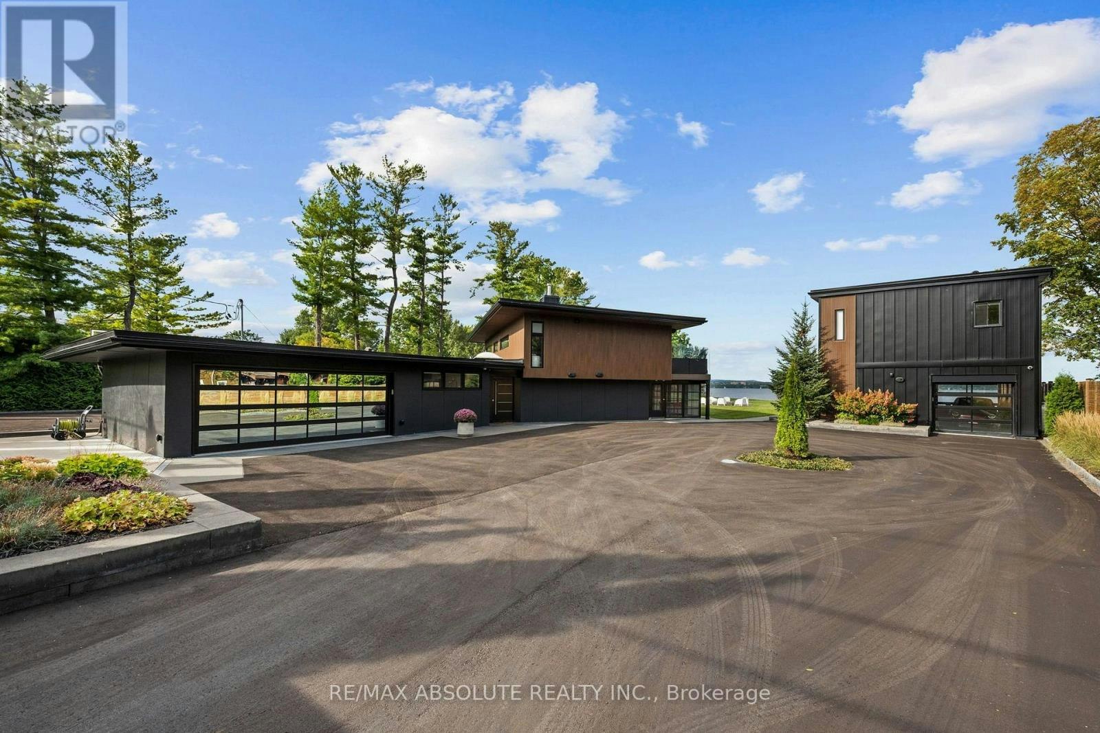 227 Grandview Road, Ottawa, ON, K2H 8B9