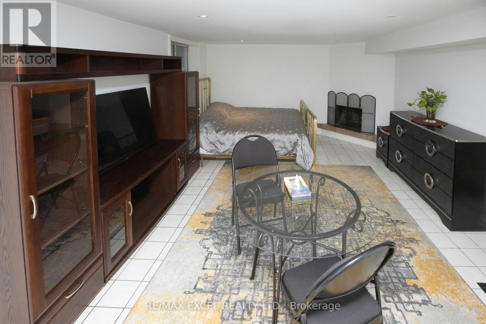 BACHLOR-BASEMENT-387 Crosby Avenue, Richmond Hill, ON, L4C 2R8 - 6