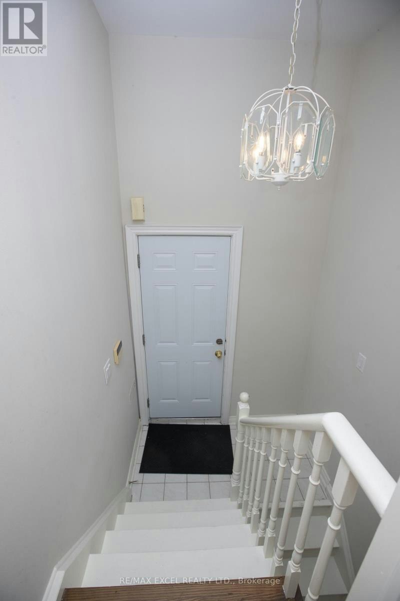 BACHLOR-BASEMENT-387 Crosby Avenue, Richmond Hill, ON, L4C 2R8 - 3