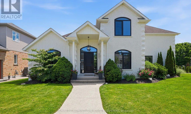 521 Falconridge Crescent