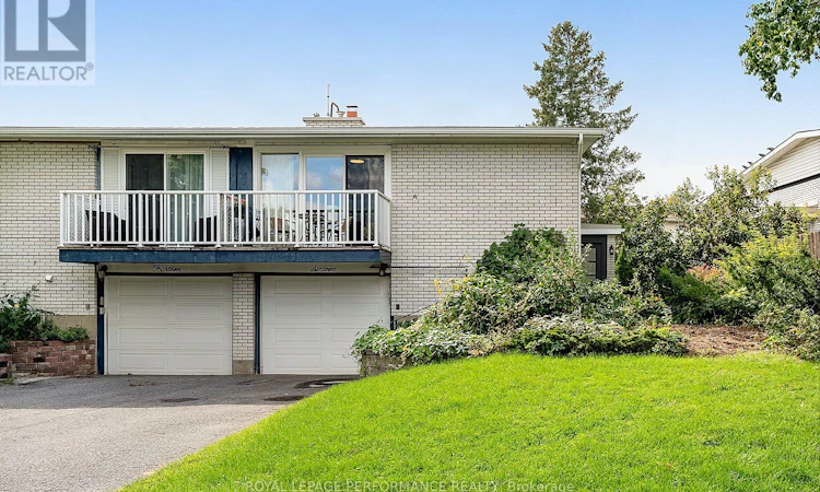 16 Woodmount Crescent