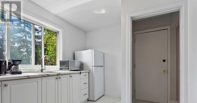 4-425 Burlington Avenue, Burlington, ON, L7S 1R3 - 11