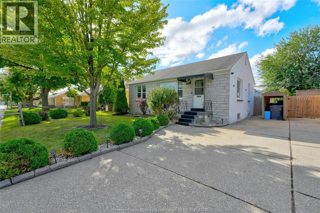 1449 Redwood Avenue, Windsor, ON, N9C 3P2