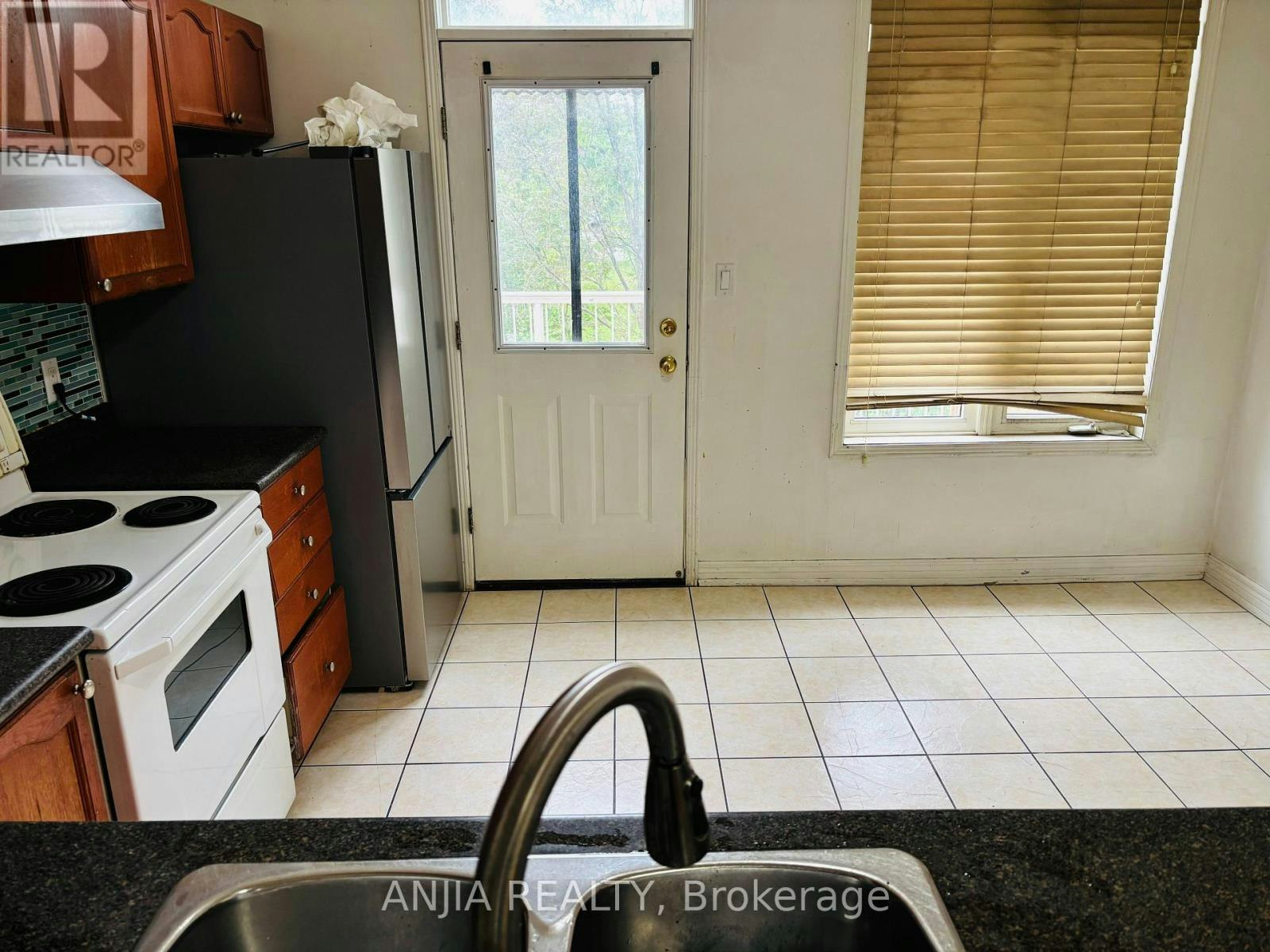 40-901 Kennedy Road, Toronto, ON, M1K 2E9 - 6