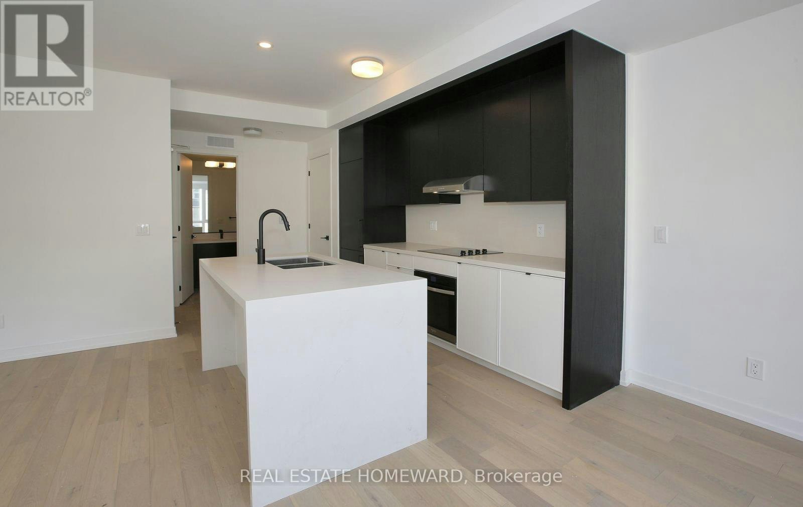 J301-11 Walder Lane, Richmond Hill, ON, L4S 0N3 2