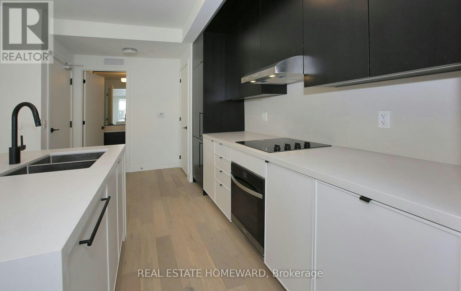 J301-11 Walder Lane, Richmond Hill, ON, L4S 0N3 3