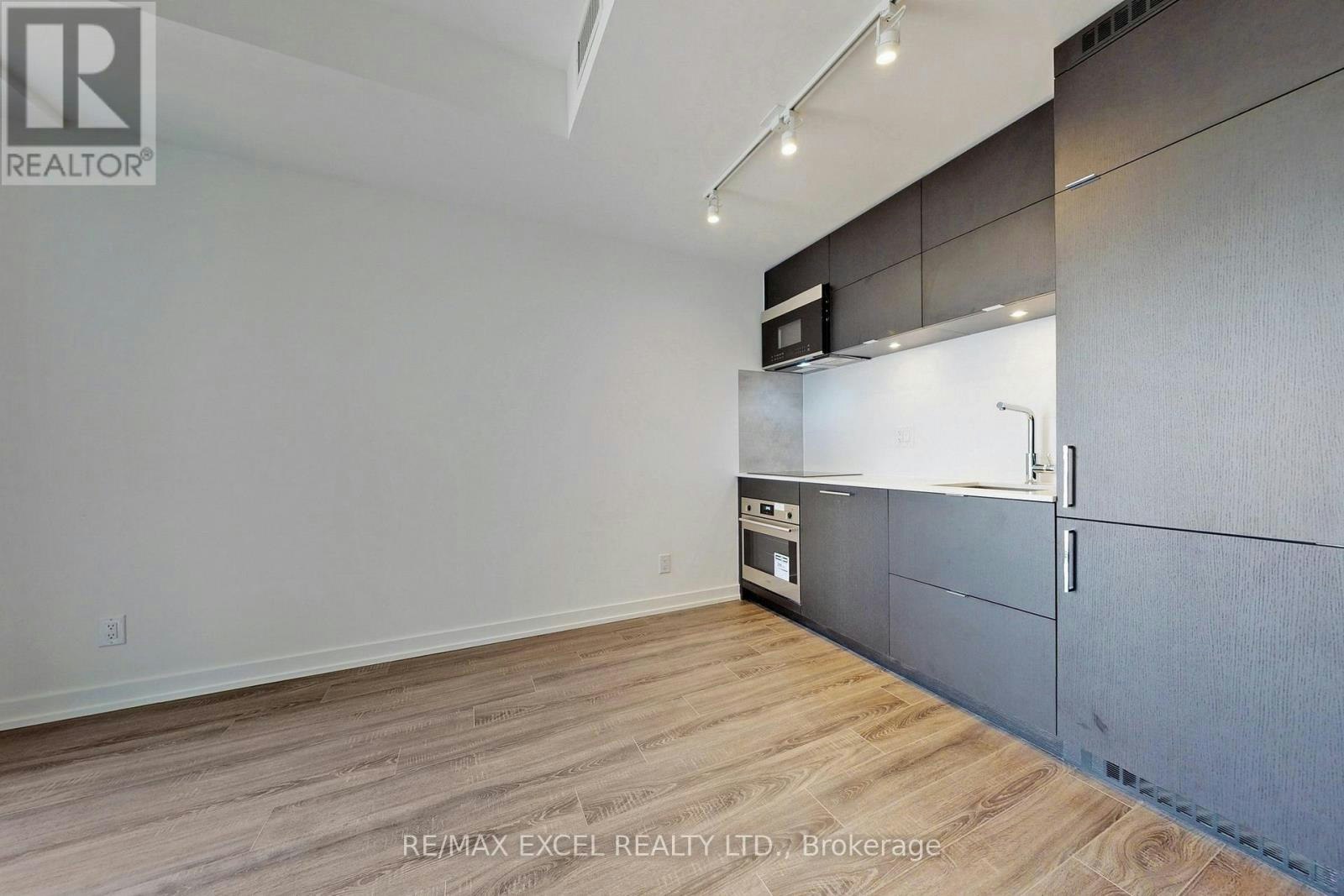 1720-20 Edward Street, Toronto, ON, M5G 1C9 - 17