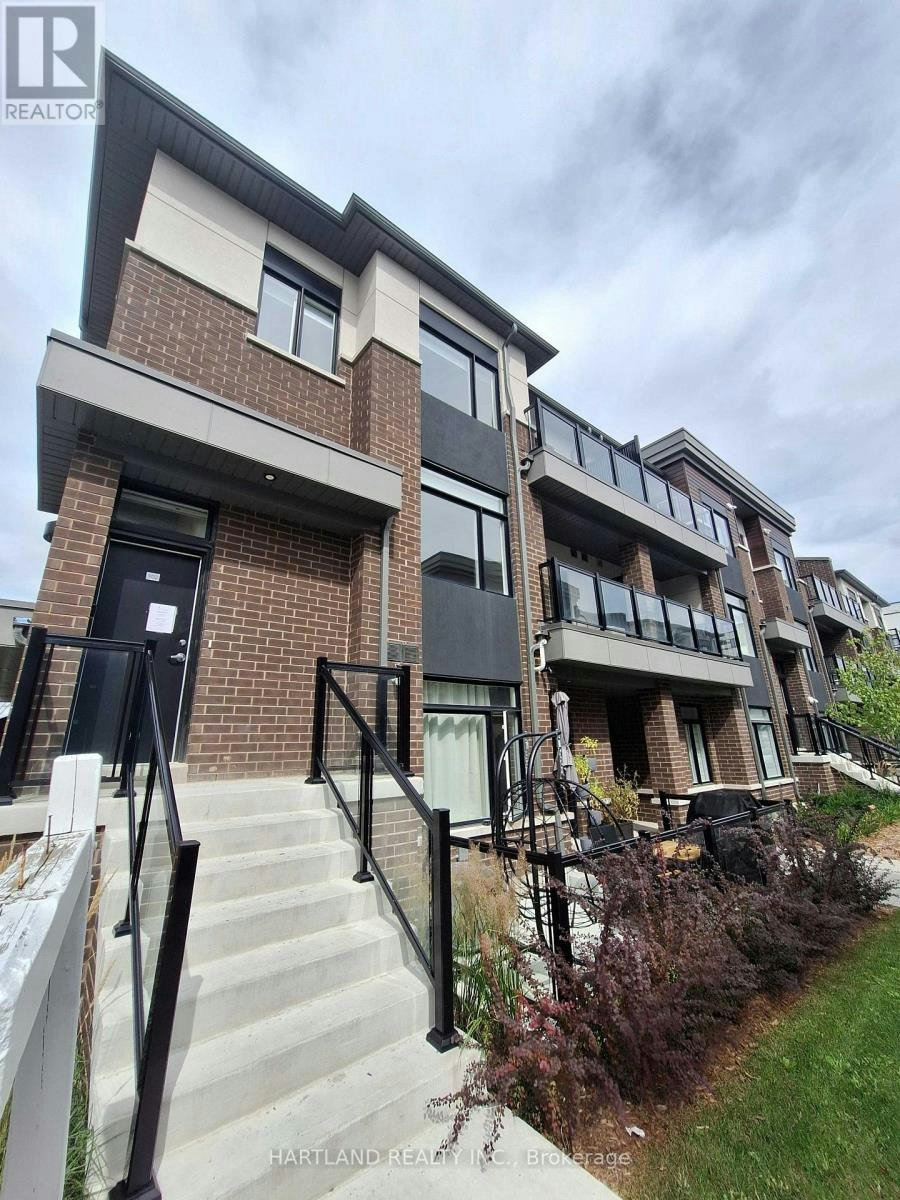 902-1695 Dersan Street, Pickering, ON, L1X 0S9