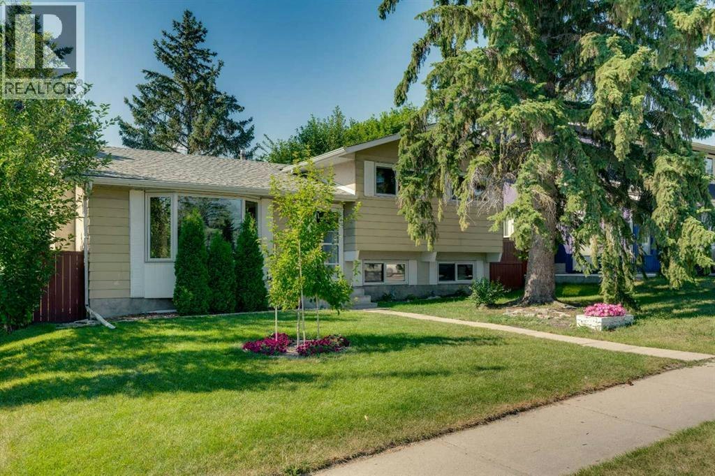 335 Queensland Drive SE, Calgary, AB, T2J 3R6