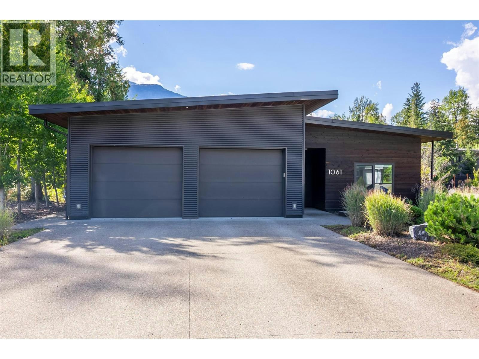 1061 Cashato Crescent, Revelstoke, BC, V0E 2S1