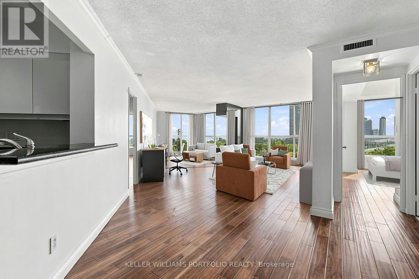 940-22 Southport Street, Toronto, ON, M6S 4Y9