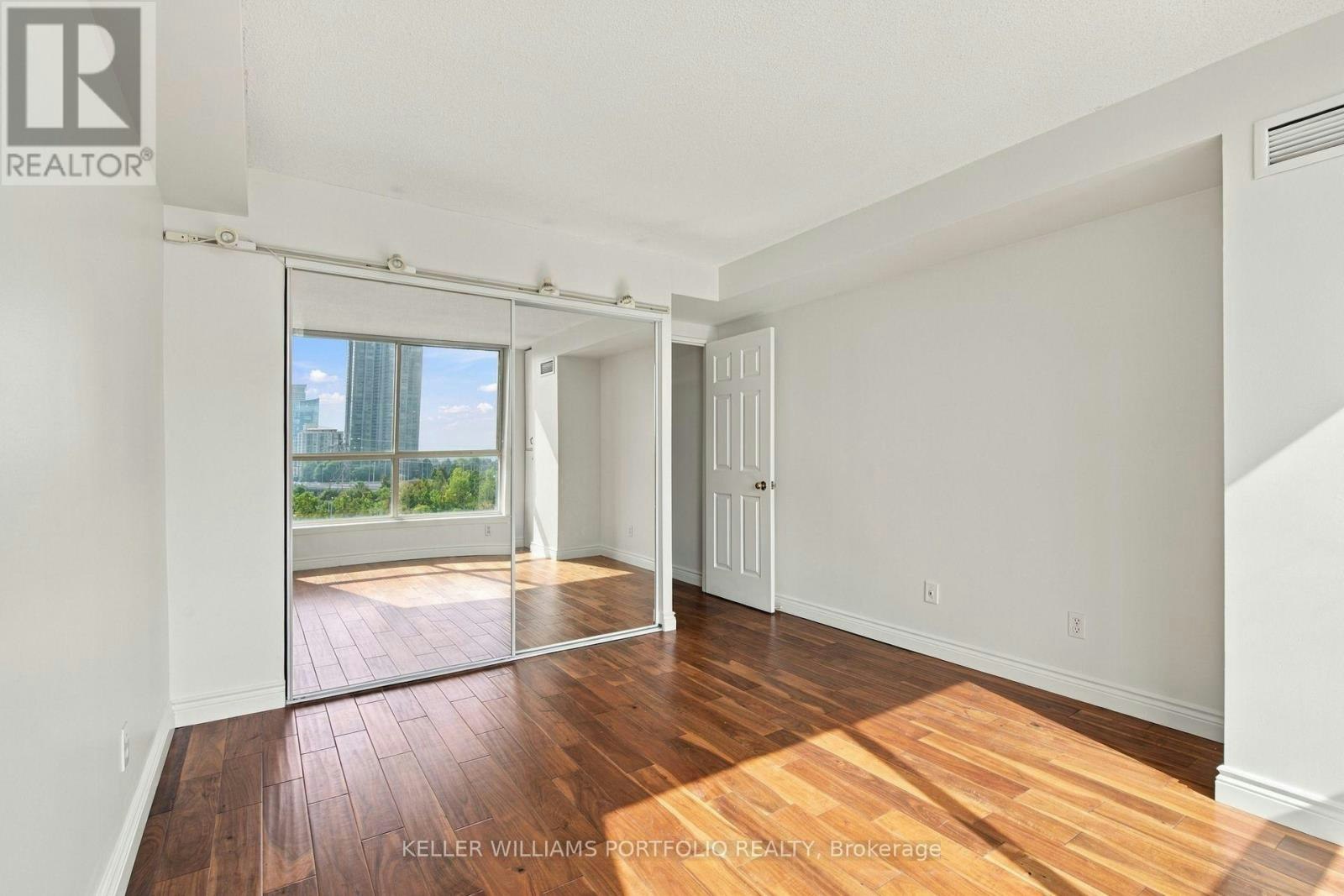 940-22 Southport Street, Toronto, ON, M6S 4Y9 - 24