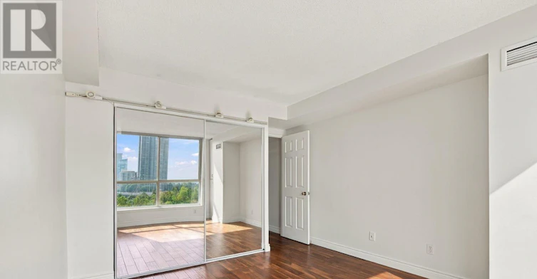 940-22 Southport Street, Toronto, ON, M6S 4Y9 - 24