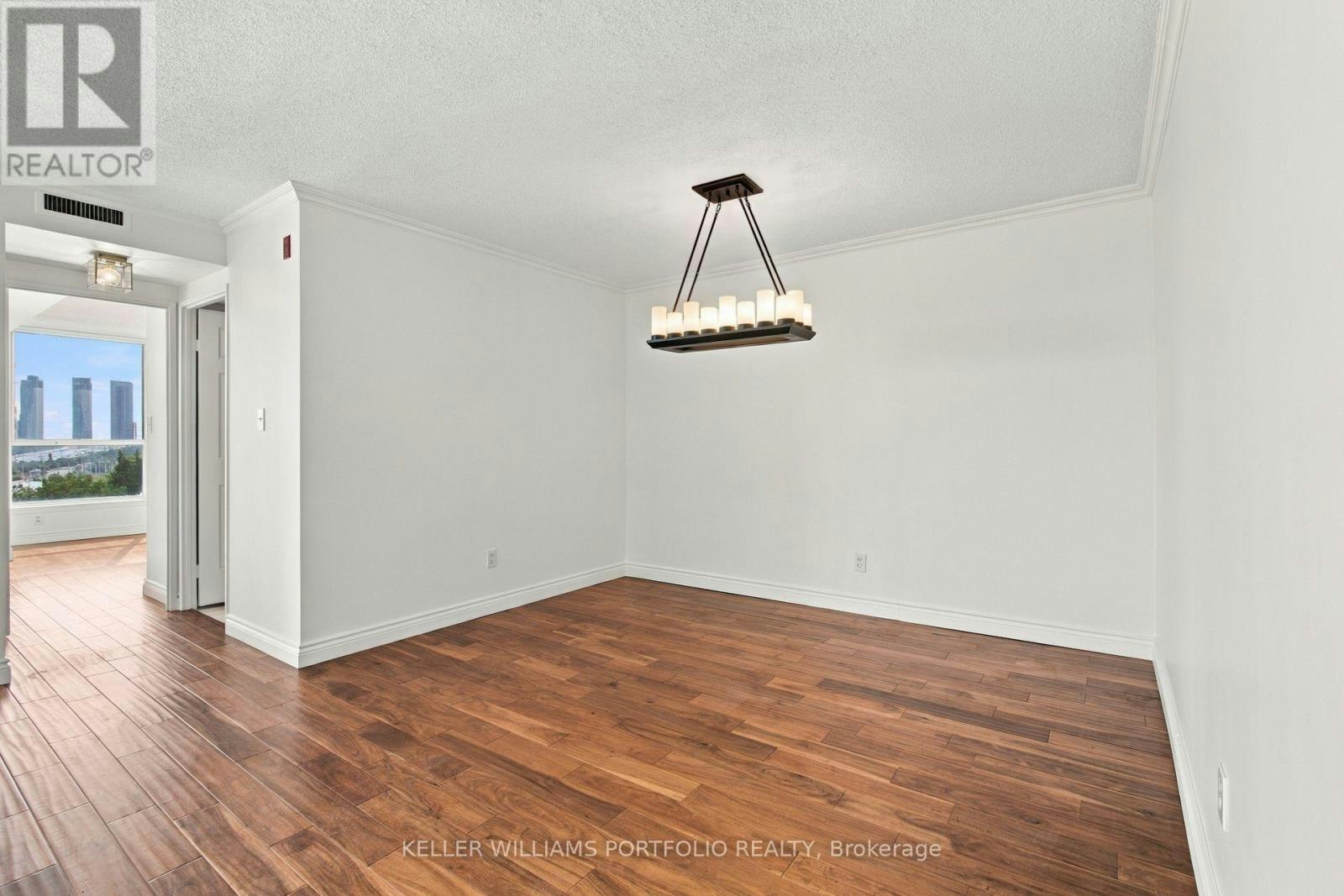 940-22 Southport Street, Toronto, ON, M6S 4Y9 - 11