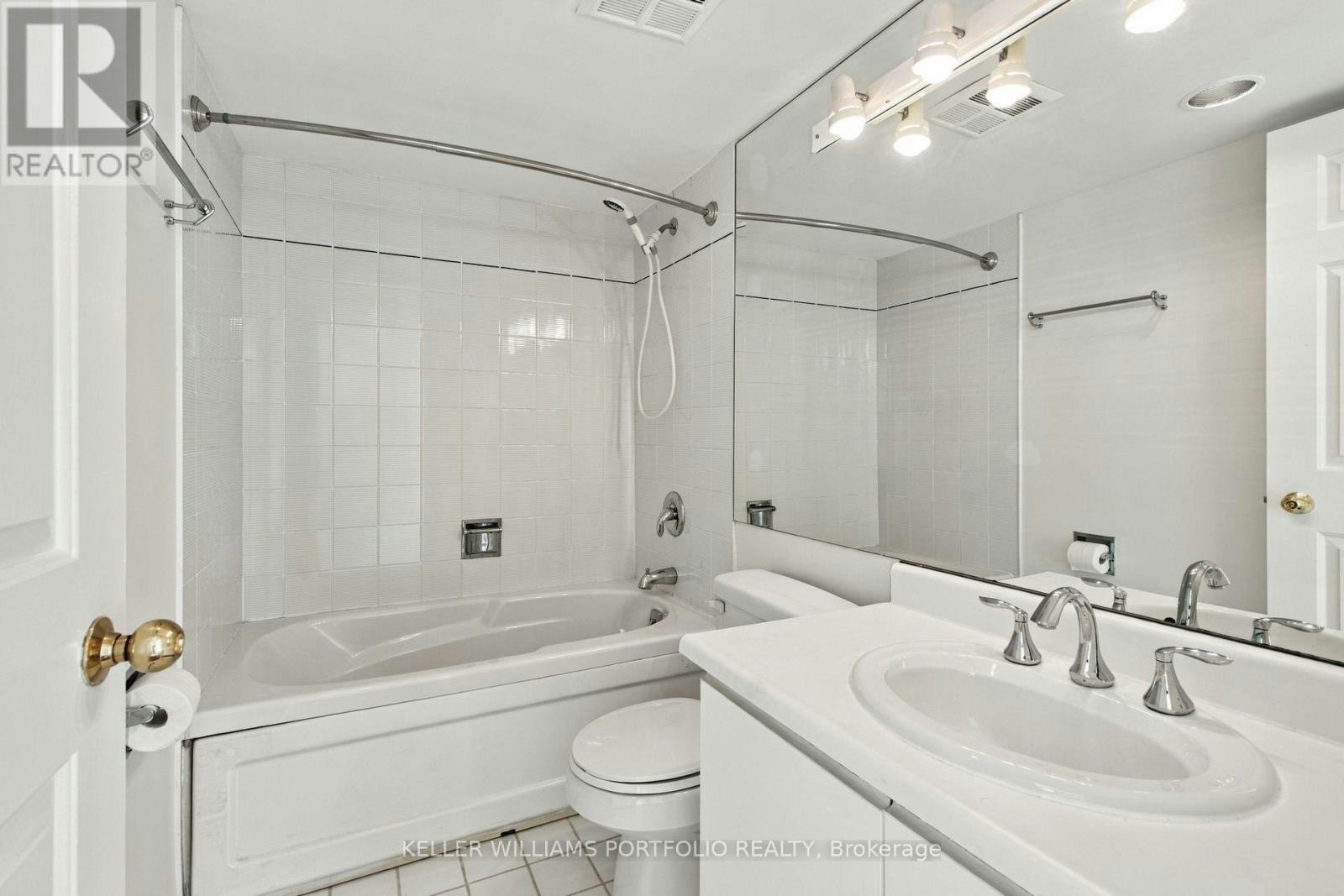 940-22 Southport Street, Toronto, ON, M6S 4Y9 - 25