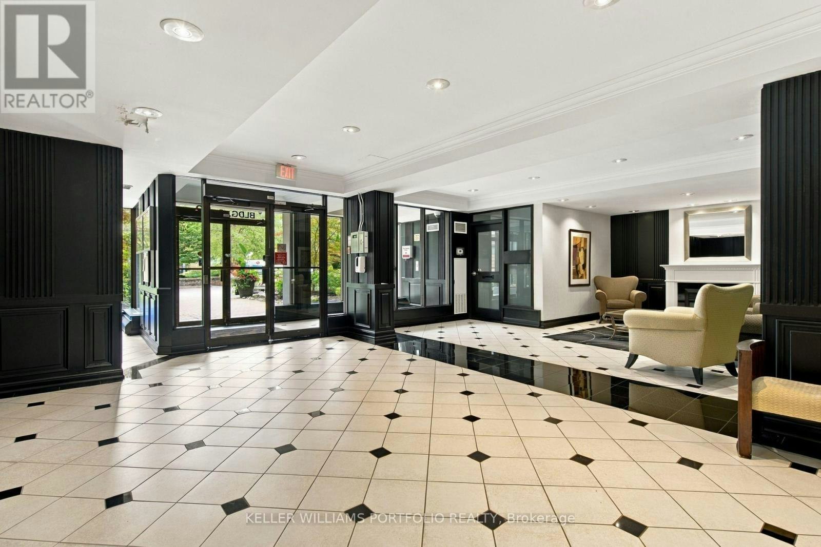 940-22 Southport Street, Toronto, ON, M6S 4Y9 - 29