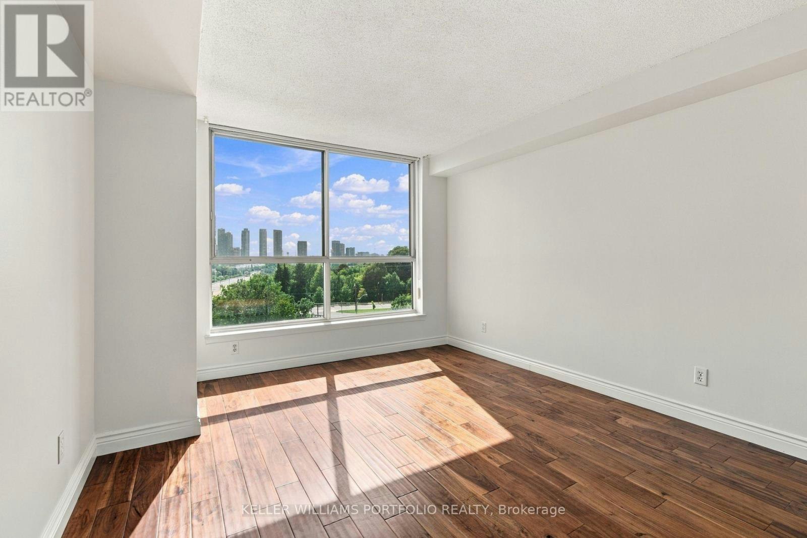 940-22 Southport Street, Toronto, ON, M6S 4Y9 - 23