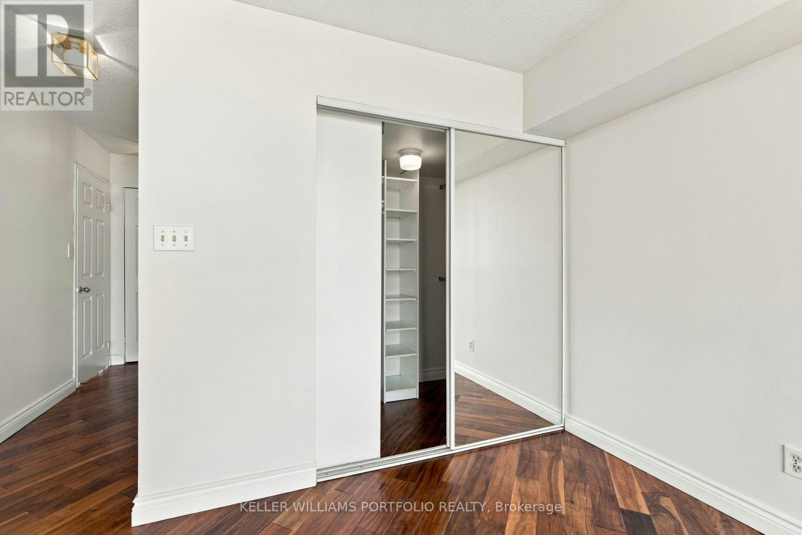 940-22 Southport Street, Toronto, ON, M6S 4Y9 - 21