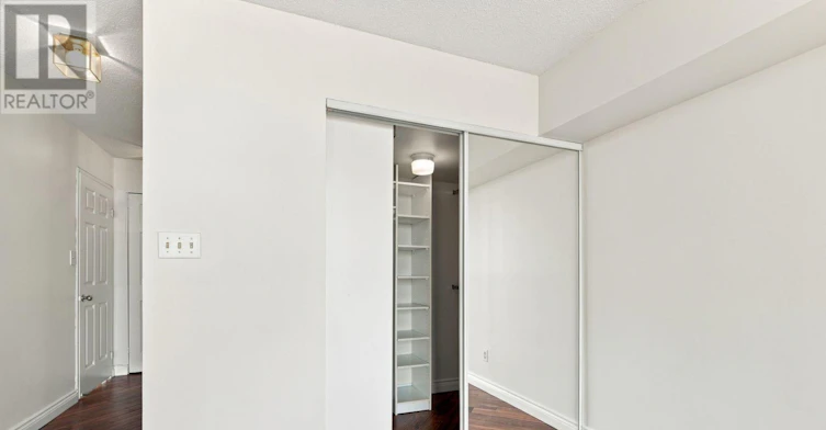 940-22 Southport Street, Toronto, ON, M6S 4Y9 - 21