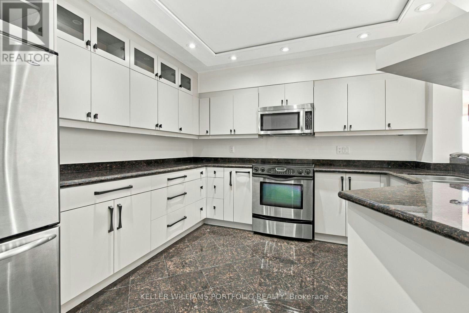 940-22 Southport Street, Toronto, ON, M6S 4Y9 - 13