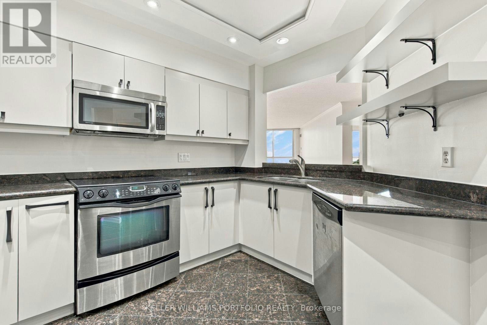 940-22 Southport Street, Toronto, ON, M6S 4Y9 - 14