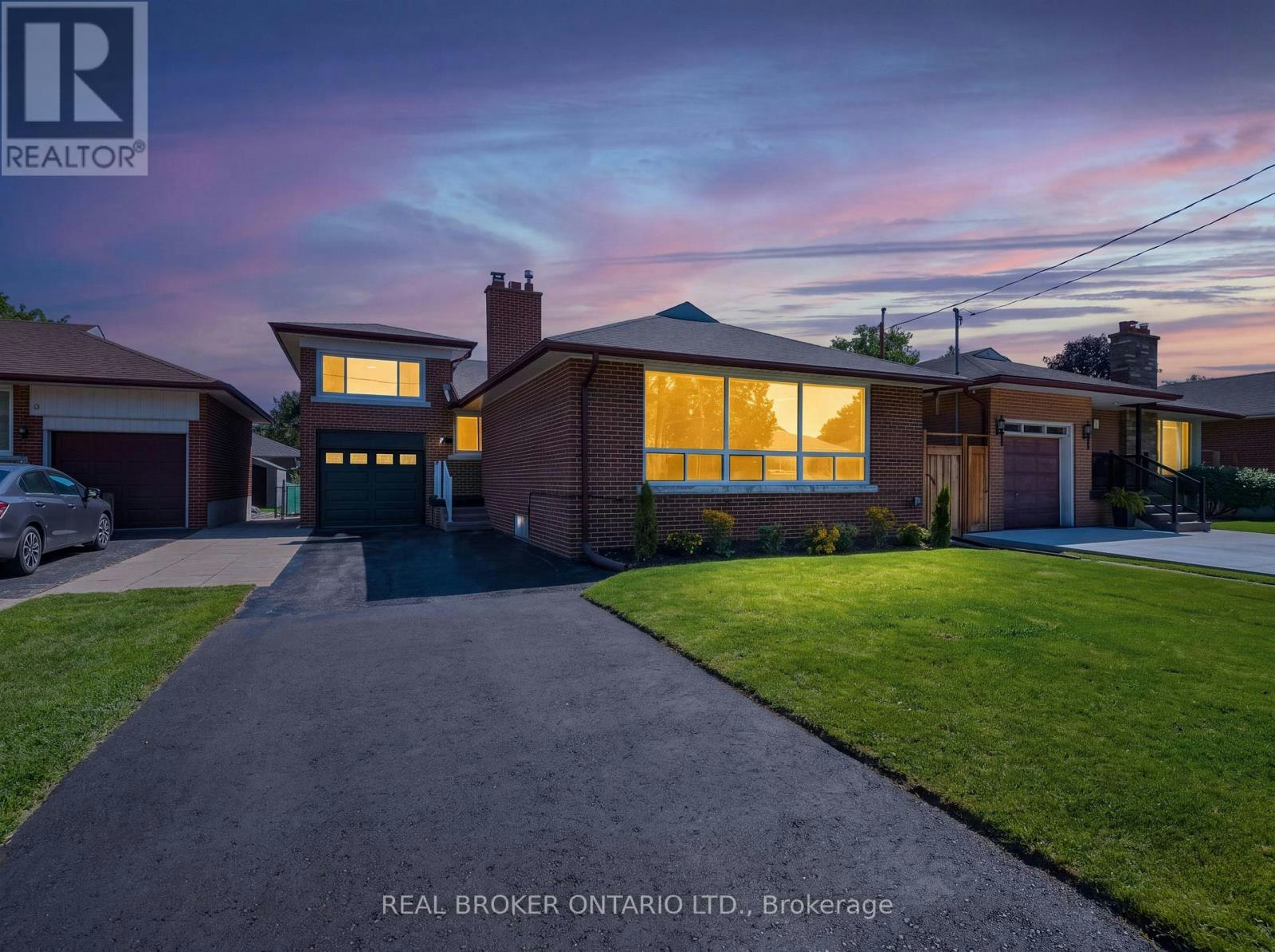 7 Allison Drive, Toronto, ON, M8Z 3Z9