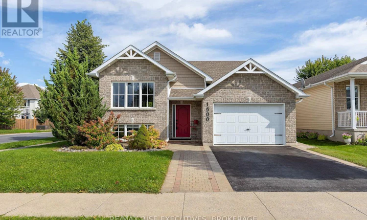 1500 Crimson Crescent