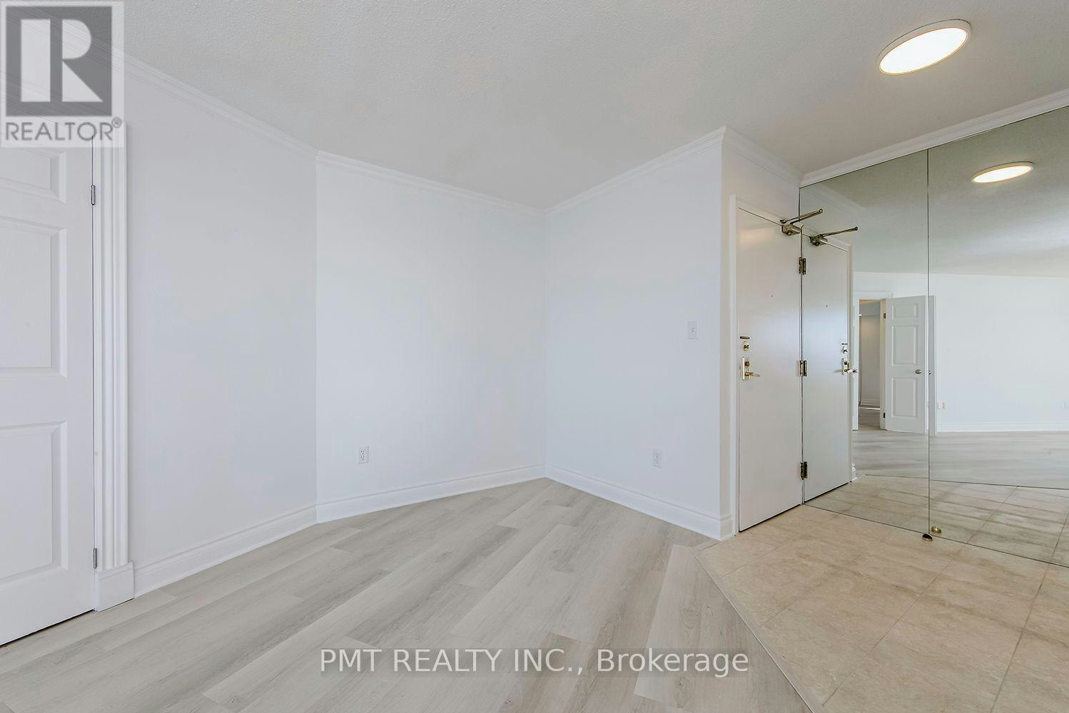 1502-270 Queens Quay W, Toronto, ON, M5J 2N4 - 2