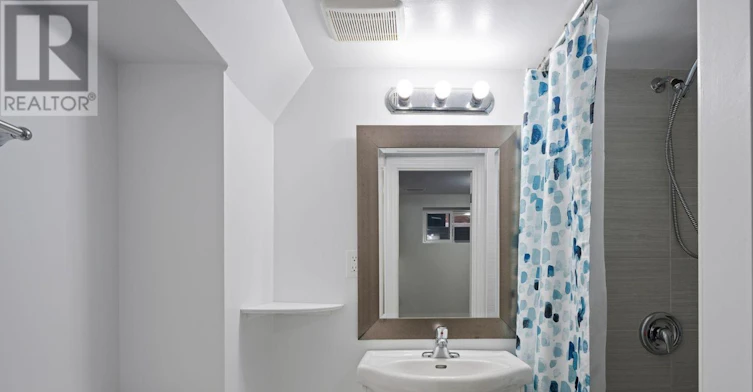 LOWER-72 Redwood Avenue, Toronto, ON, M4L 2S6 - 9