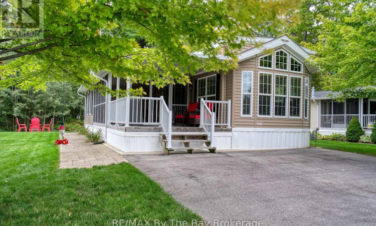 107 Madawaska Trail