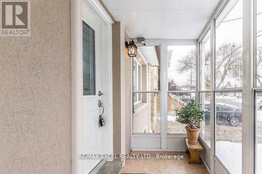416 Rimilton Avenue, Toronto, ON, M8W 2G3 - 3