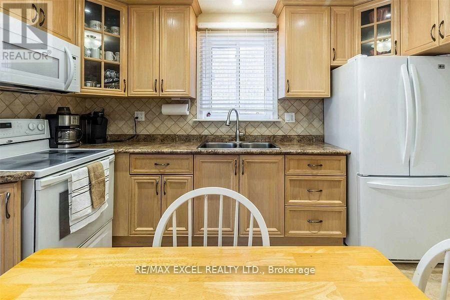416 Rimilton Avenue, Toronto, ON, M8W 2G3 - 9