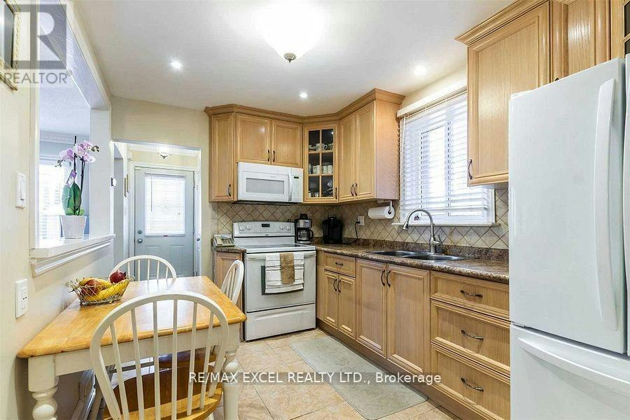 416 Rimilton Avenue, Toronto, ON, M8W 2G3 - 8