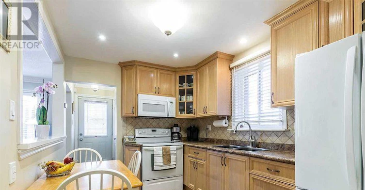 416 Rimilton Avenue, Toronto, ON, M8W 2G3 - 8