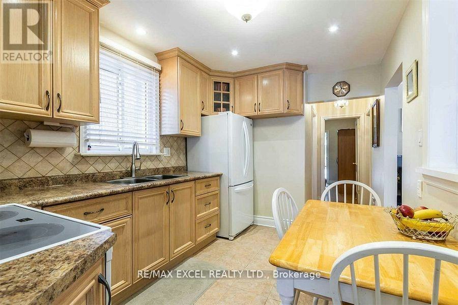 416 Rimilton Avenue, Toronto, ON, M8W 2G3 - 7