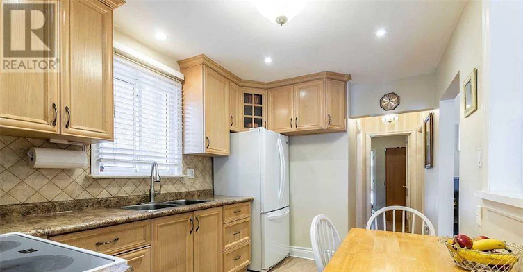 416 Rimilton Avenue, Toronto, ON, M8W 2G3 - 7
